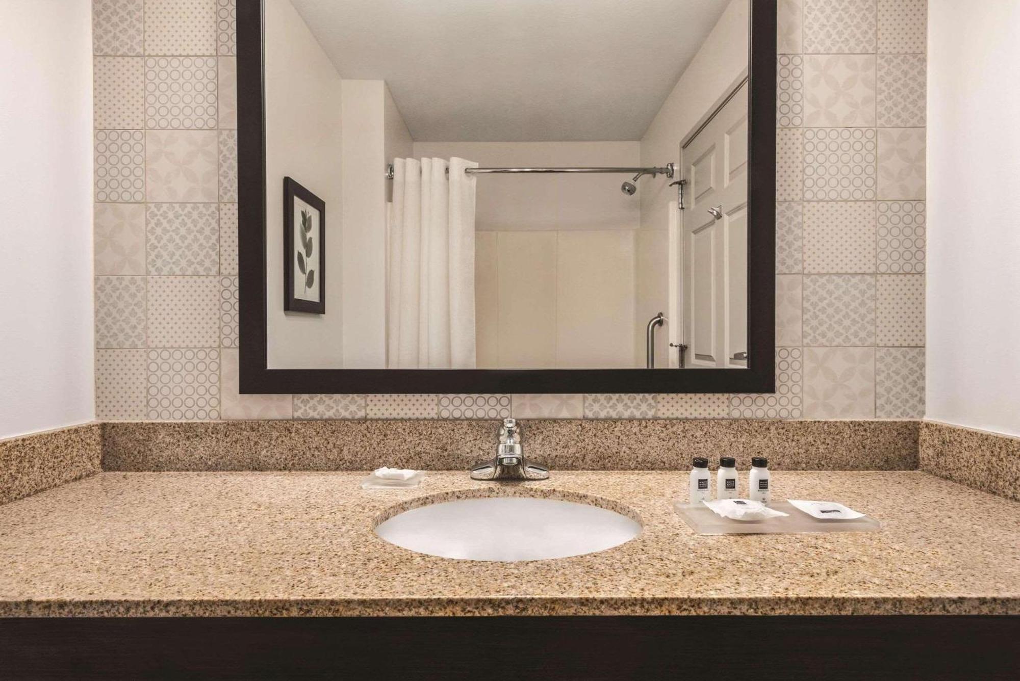 Country Inn & Suites By Radisson, Green Bay East, Wi Екстериор снимка